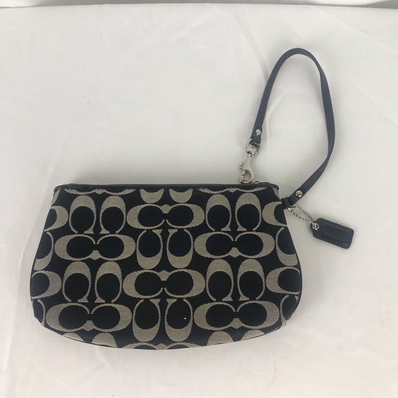 🎀CLEARANCE 🎀Coach wristlet - Picture 2 of 2